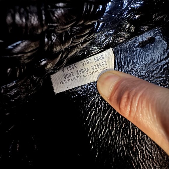 Bottega Veneta Lido Limited-Edition Medium woven Intrecciato Leather Tote - Picture 11 of 12